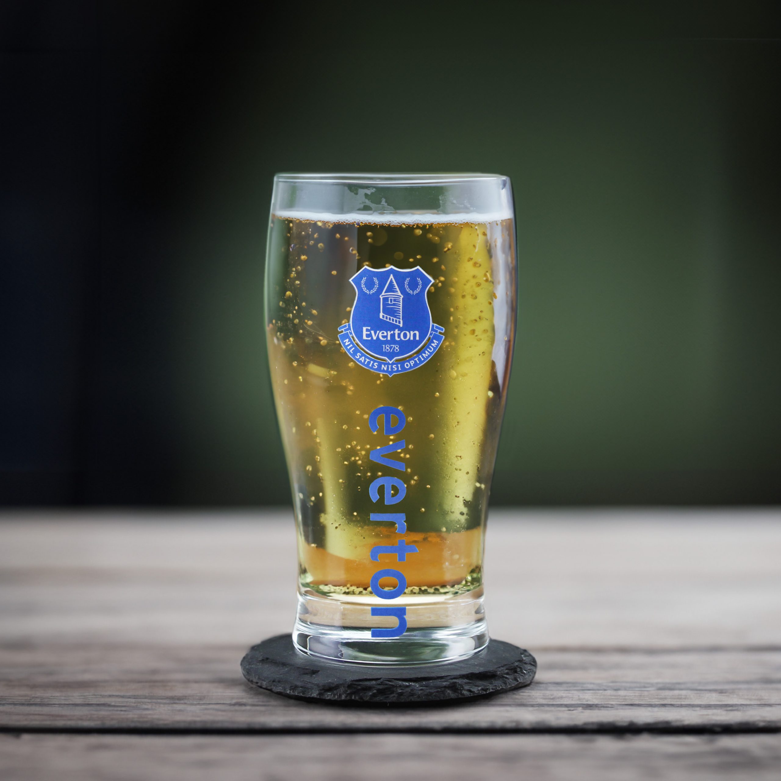 Engraved Everton 20oz Tulip Pint Glass, Gift Boxed - Image 4