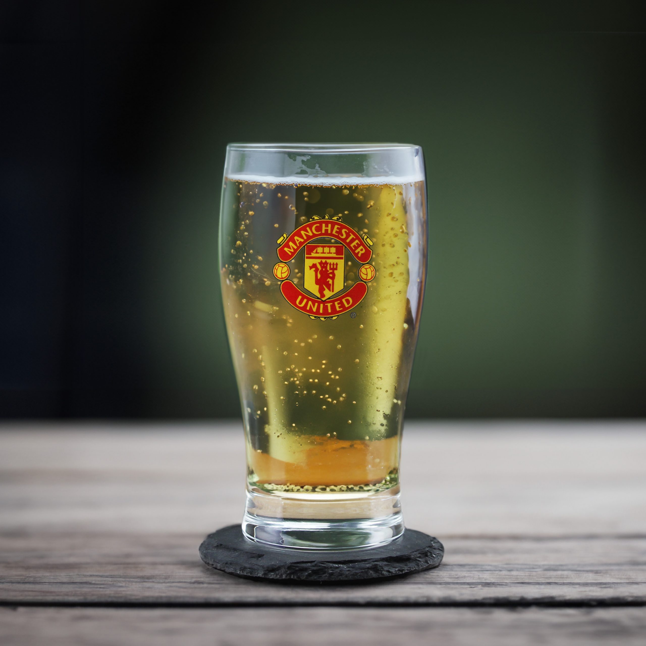 Engraved Manchester United 20oz Tulip Pint Glass, Gift Boxed - Image 4